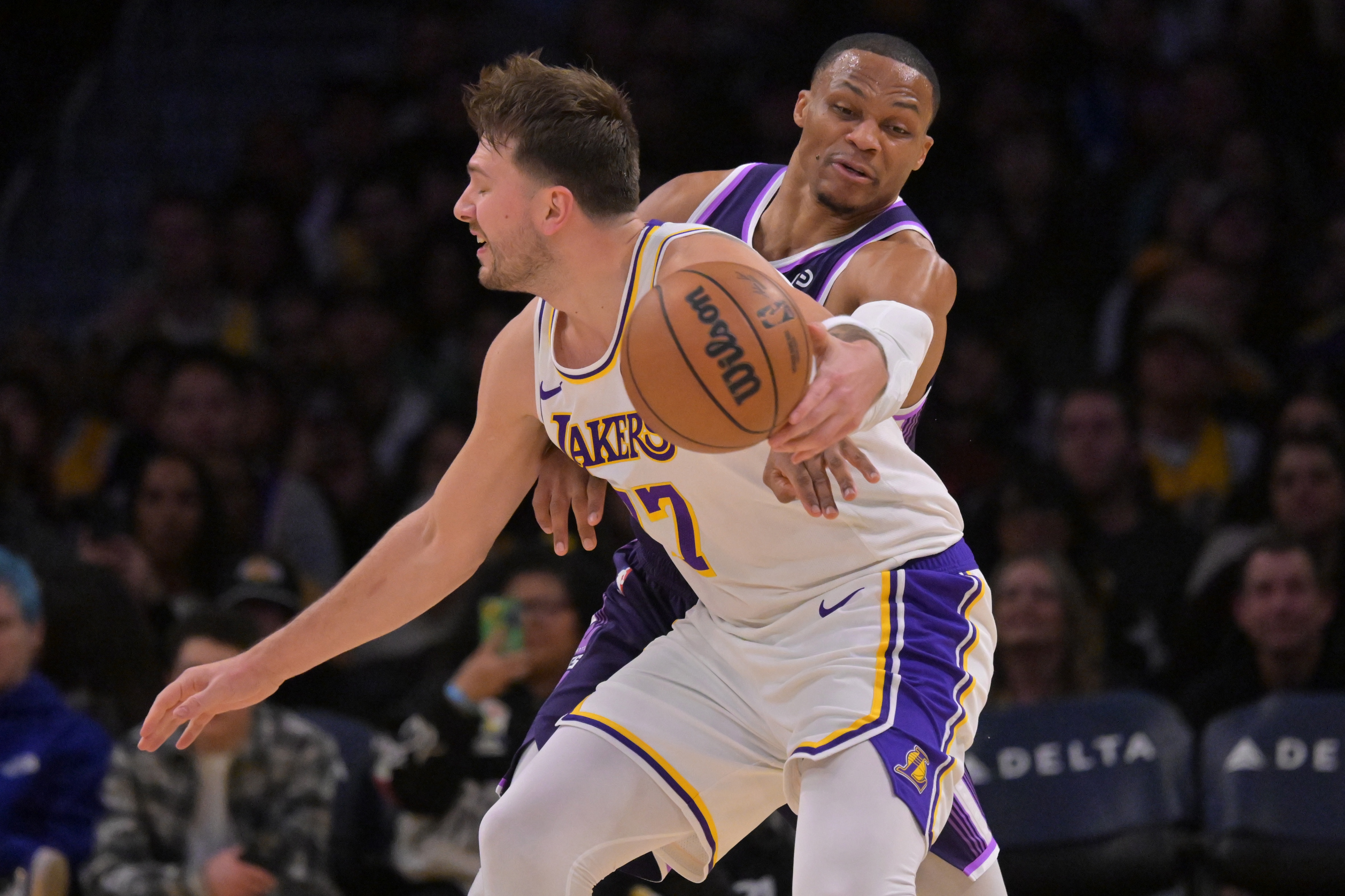 开云-三分8对17怎么赢！东詹两个引擎燃尽了 三分和防守成为湖人生死线