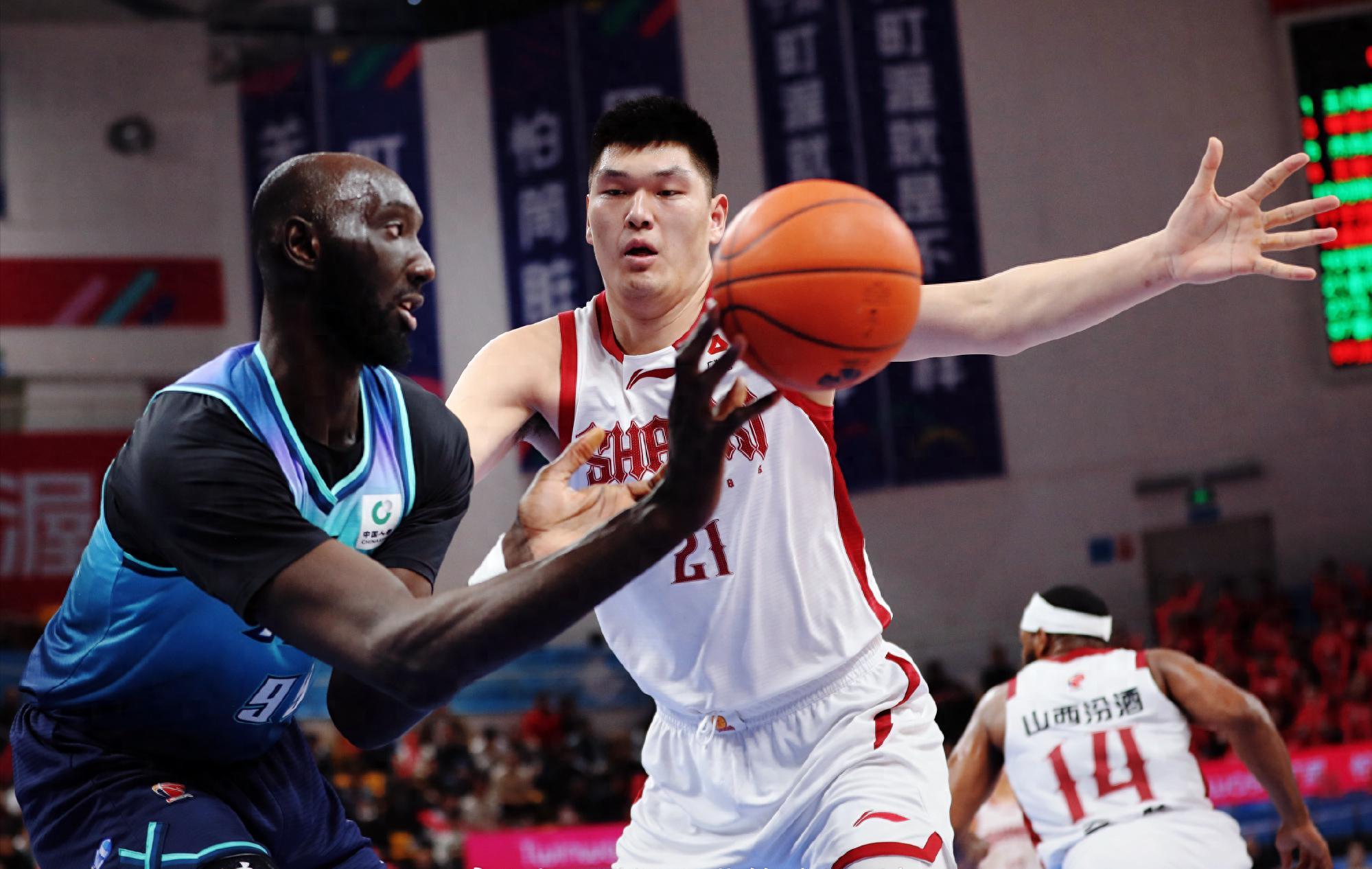 开云APP-刘传兴回应弄伤曾凡博，北控想签王哲林队友，布莱克尼假球案爆发