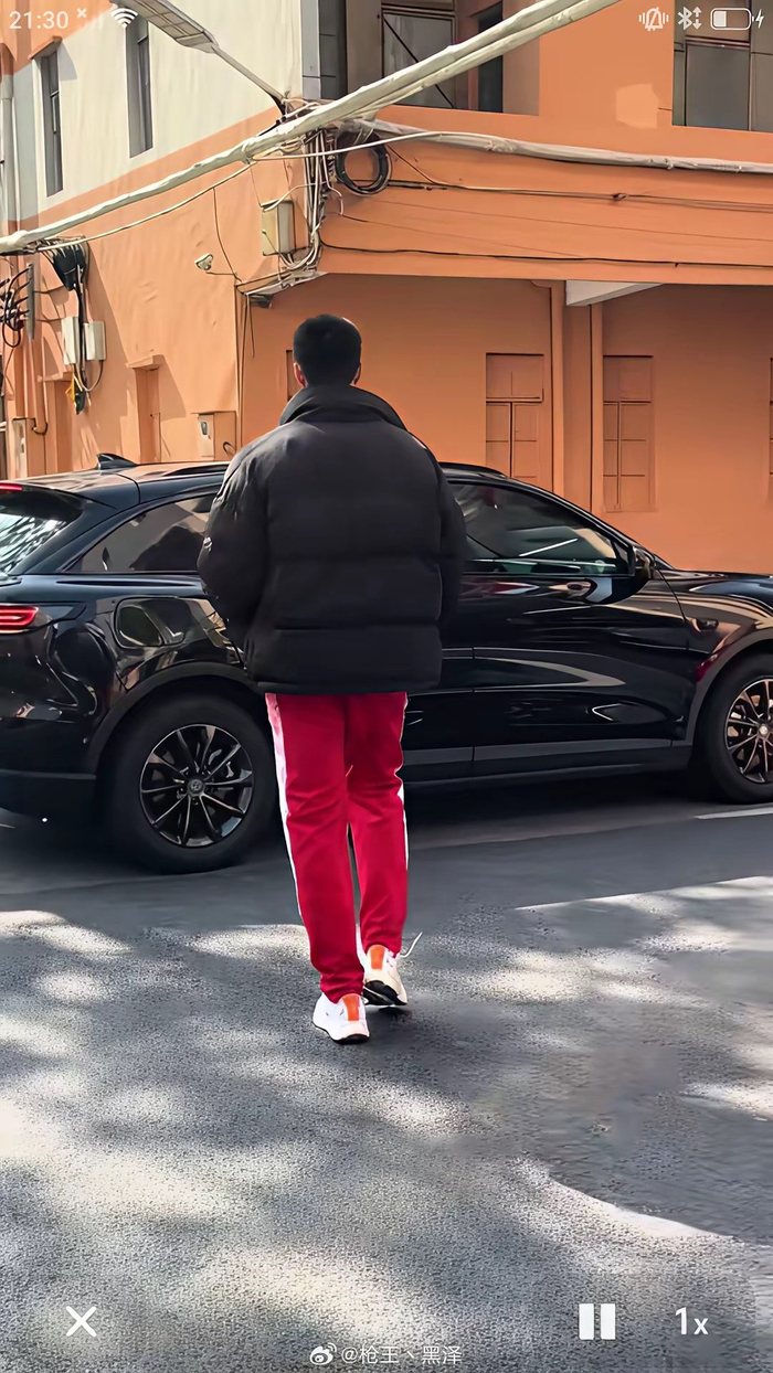 开云-CBA球星豪车曝光，胡明轩玛莎拉蒂莱万特价值超两百万|徐杰|宝马跑轿|朱总|队友|宝马_新浪新闻